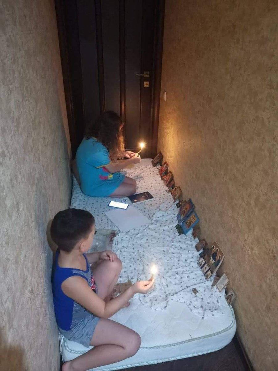 btsukrprojects's tweet photo. Help Ukraine, save our nation 🙏🏻🇺🇦#Ukraina #UkraineUnderAttaсk #RussiaisATerroistState every day at least 20 bombs going into Ukrainian cities https://t.co/ogSZflWTLd