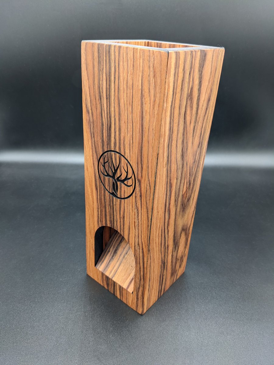 MythicWood's tweet photo. La nouvelle tour a dé est maintenant dispo. Merci pour votre patience. 
Elle sort 40€ moins cher que sa grande sœur !
https://t.co/YeBjSwMhTe
Pour l'occasion je vous en fait gagner une. 
RT et @ un ami 
tirage le 19/10/22 a 19H https://t.co/RcoEoMP6VS