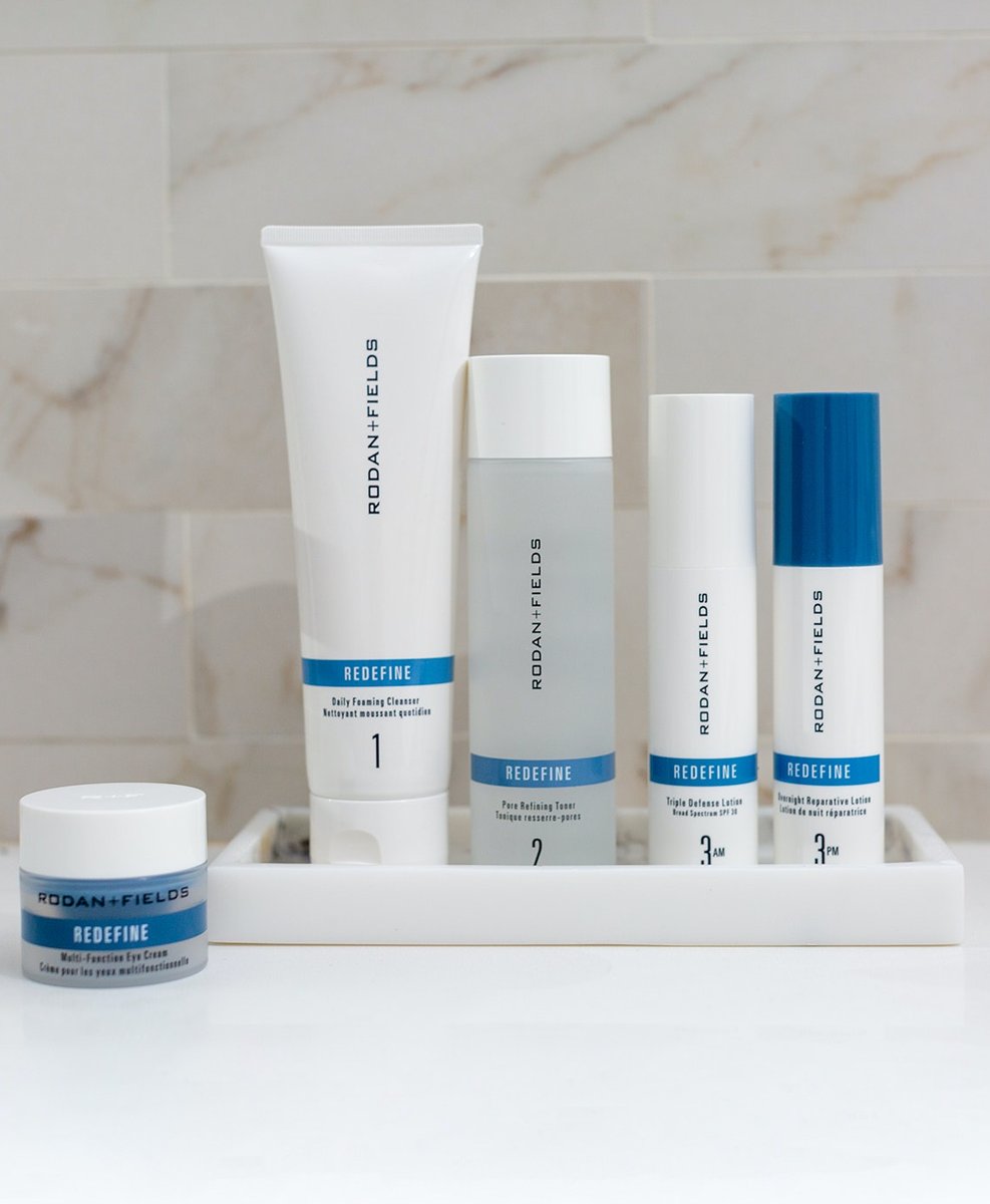 RodanFieldsHQ's tweet image. Redefine your skin with our best selling anti-aging skincare routine that visibly lifts, sculpts + firms while minimizing the appearance of lines + deep wrinkles

Start your new skincare routine today with our #RedefineRegimen + #MultiFunctionEyeCream.