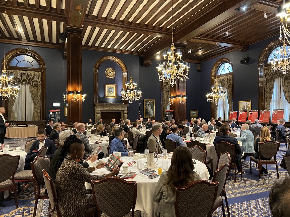 GabrielaRodil's tweet photo. #SmallBusinessDealmakersConference ⁦@ulcchicago⁩ Great program and speakers. ⁦@lplegal⁩ ⁦@UBS⁩ https://t.co/jOnjJQqIGI