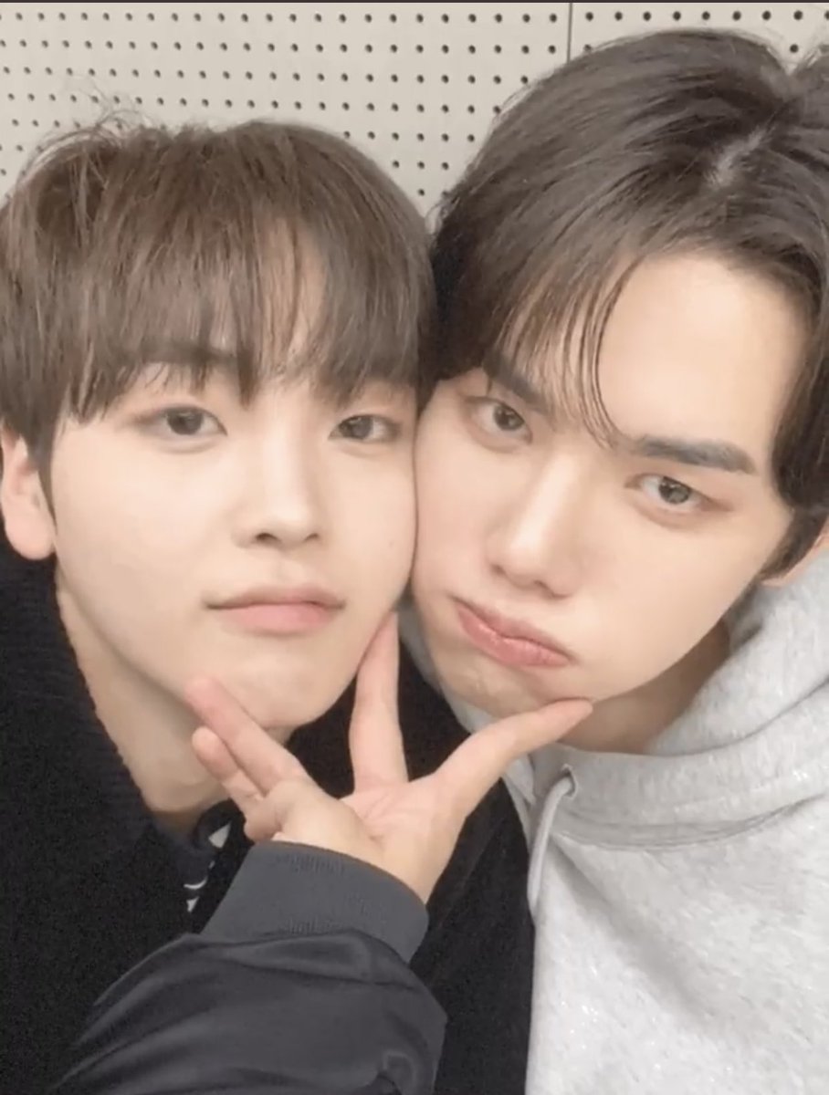 fishinthemoon's tweet photo. แอ๊ง https://t.co/WkRfVF4IFj
