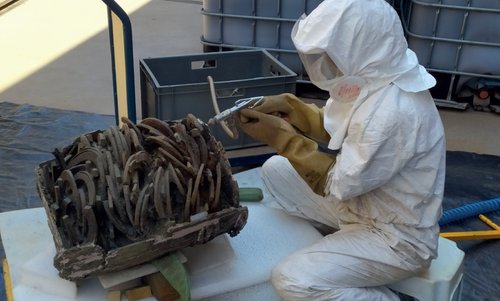 macarqueologia's tweet photo. 🔬 El Laboratori del #MACcasc està especialitzat en la conservació i restauració de material arqueològic procedent del medi aquàtic que pot ser de naturalesa inorgànica o de naturalesa orgànica. https://t.co/uE7QgNe1dS