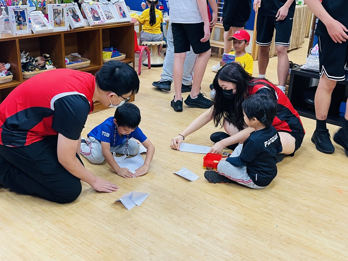1WhitneyElliott's tweet photo. Big Buddies meet Little Buddies for our 1st House Team Day of the year @TISMacao #TISempowerslearning #inspire #impact #modeling #learningtogether #community #confidence #fun #acceptance https://t.co/eNT6XcueTq