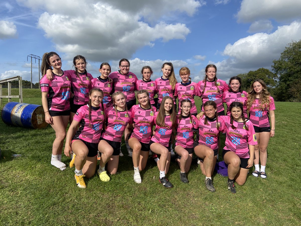 addgorffmaes's tweet photo. Rygbi Merched yr ysgol a Chwm Gwendraeth ar frig y don! Tîm dan 16 trwyddo i’r rownd derfynol ar ôl ennill pob gêm a thîm Dan 14 yn anffodus i golli yn y rownd gynderfynol yn amser ychwanegol i’r “cais aur”. Sbri trwy’r ddiwrnod gyda chriw 'ma! Ysbrydoliaeth wrth @WRUWomenSupport https://t.co/NrvVWsAgOw