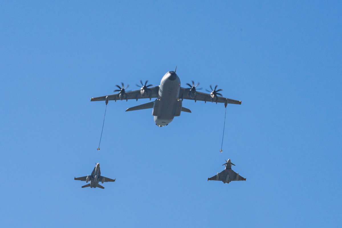 AirbusDefence's tweet photo. ¡Feliz Día de la #FiestaNacional a todos los españoles! Es un orgullo para @AirbusDefence poder contribuir con nuestros #A400M, #A330, #Eurofighter, #C295, #NH90, etc. a la defensa de la soberanía nacional, de Europa y de los países miembros de la #OTAN #12octubre #España #DFN22 https://t.co/avIOhZ5gOt
