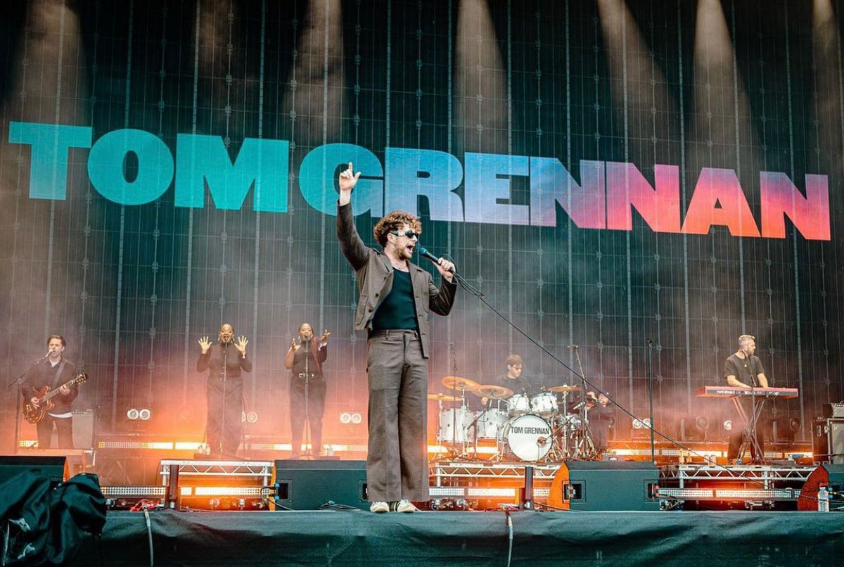 LcrLights's tweet photo. ⭐️Tom Grennan - Summer UK&EU⭐️
PM:Pete Hosier
TM:Doug Dalziel
LD:Jon Trincas - Zeal
OP:Dom Crookes
📸 Tremain Gregg / ZAHRA JOKAR / Ruby Nixon
#lights #control #rigging #TPI #TPIawards #KOI #KOIawards #eventprofs #brightnessblog #lightingrental #lightingdesign https://t.co/1RUfO7TumU