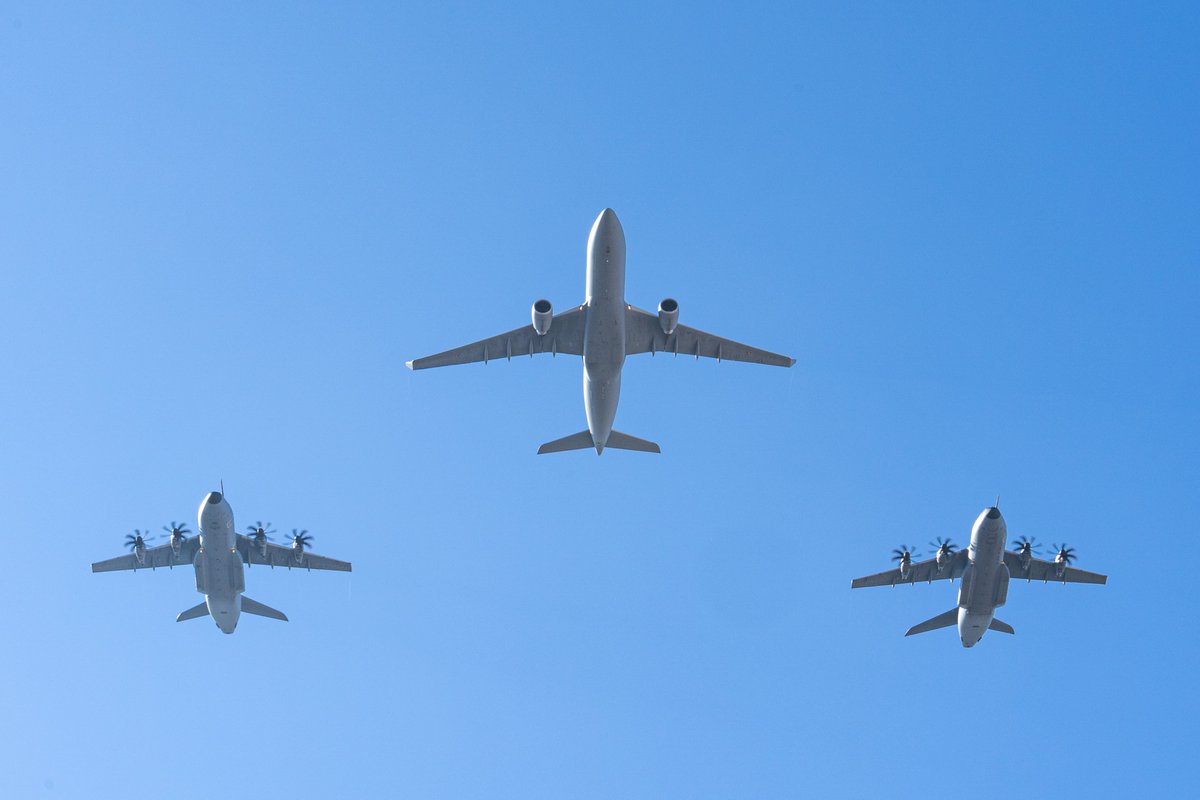 AirbusDefence's tweet photo. ¡Feliz Día de la #FiestaNacional a todos los españoles! Es un orgullo para @AirbusDefence poder contribuir con nuestros #A400M, #A330, #Eurofighter, #C295, #NH90, etc. a la defensa de la soberanía nacional, de Europa y de los países miembros de la #OTAN #12octubre #España #DFN22 https://t.co/avIOhZ5gOt