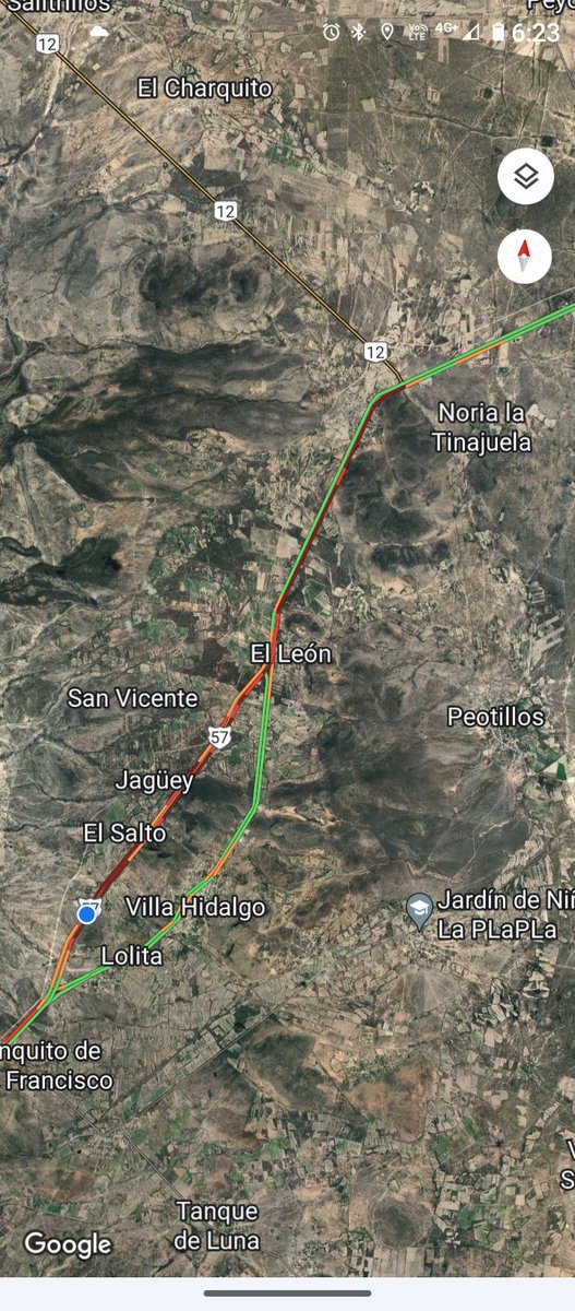 Optimus16150807's tweet photo. @SEDENAmx no hay modo que hagas algo con tu personal militar. En los retenes, así es el de villa de arista con la fila para pasar 40 kms a pura vuelta de rueda. Hiiii luego se preguntan por qué tanto accidente. Fácil por qué aquí nos pasamos horas hiii todo para nada. https://t.co/QtUWn50IoB