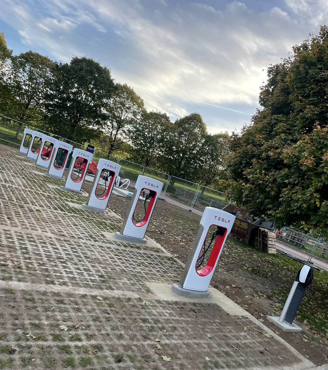 DorkingSolarGp's tweet photo. Great to see an 11 bay charging facility being installed at @denbiesvineyard #Dorking #Surrey #UK Not only that but @Tesla are expanding their network so that non-Tesla EV owners can use it.  Makes a lot of sense! https://t.co/7vyxRKRb3b