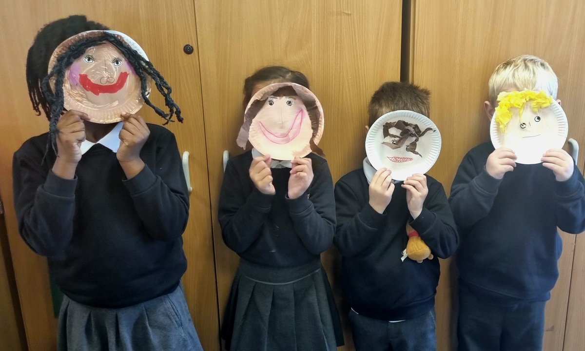 Whyte_sch_rec's tweet photo. Reception have been learning all about their faces and what makes them unique. They had a lot of fun making their paper plate faces using different skills and resources including sticking, cutting, twirling, scrunching, felt pens and crayons. #eyfs @whyte_sch_art @Whyteleafe_sch https://t.co/kkiCmUHdfy