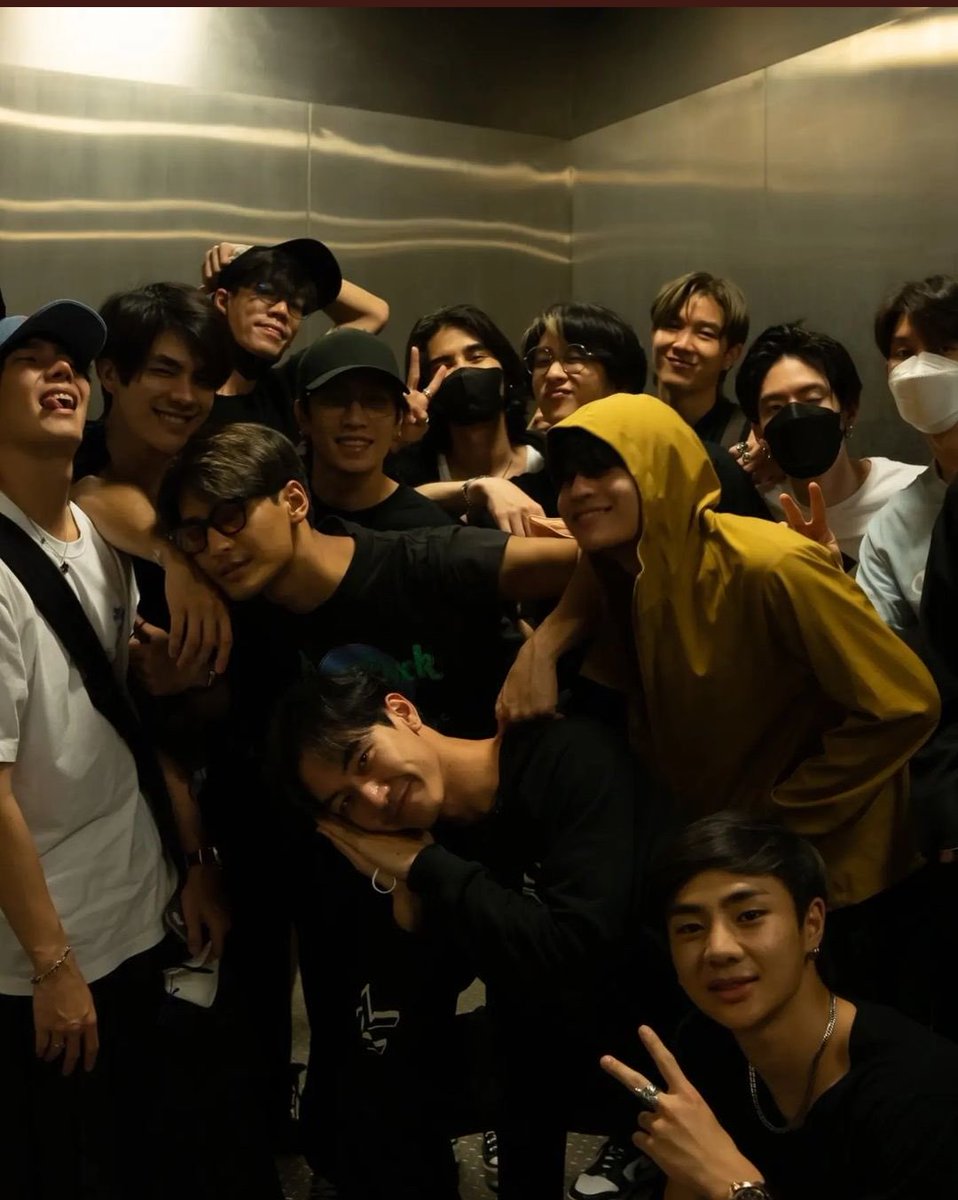 GabriecaneApol1's tweet photo. The bond of this squad is so strong, NO ONE can tear them apart💕🥰🥰
Our Ever Fave Squad🥰🥰💕💕
#MileApo #JeffBarcode #BibleSumettikul #BibleWichapas #BuildJakapan #Jobass #tanannakun #pingtcv #JJchalach #usnttr #Tongthanayut #PongPongsakorn #NodtNutthasid #Perthnakhun https://t.co/xfsiBJYacH