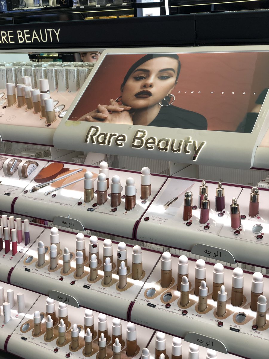 Minaficent's tweet photo. Going to #Sephora the other day was heck of a challenge. I was overwhelmed &amp; activated that self-control urge to splurge. I swear I could go all through the day swatching &amp; testing those amazing brands but nope gotta kick myself out before I go broke. @Sephora @Sephora_ME https://t.co/zr0SKzEe1C