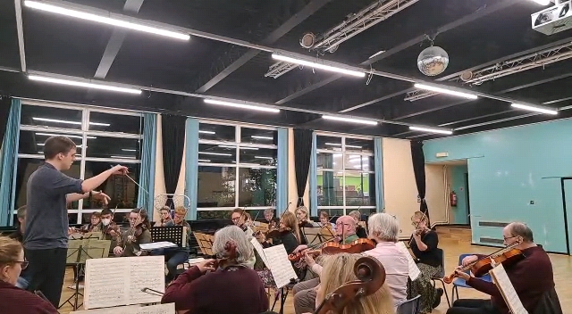 Last night we split 🎻/🎺 into sectionals. Here’s a couple of snaps of the strings, focusing on all things Brahms. Wind and brass working equally as hard on the other side of the window!
🗓️Reminder of next concert date: Saturday 26 November 2022, 7:30pm #Brahms #Bruch #Concert