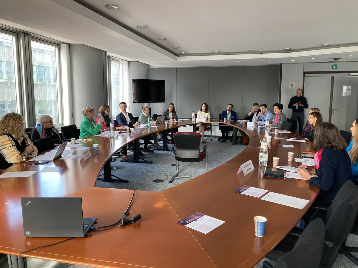 On occasion of #breastcancermonth we are meeting in the European Parliament to discuss the importance of #qualityofcare for breast cancer patients with <a href="/FitzgeraldFrncs/">Frances Fitzgerald</a> <a href="/ale_moretti/">Alessandra Moretti</a> <a href="/AMaghear/">Adela Maghear</a> @Marziazzz <a href="/ivanacattaneo/">ivana cattaneo</a> 🎀