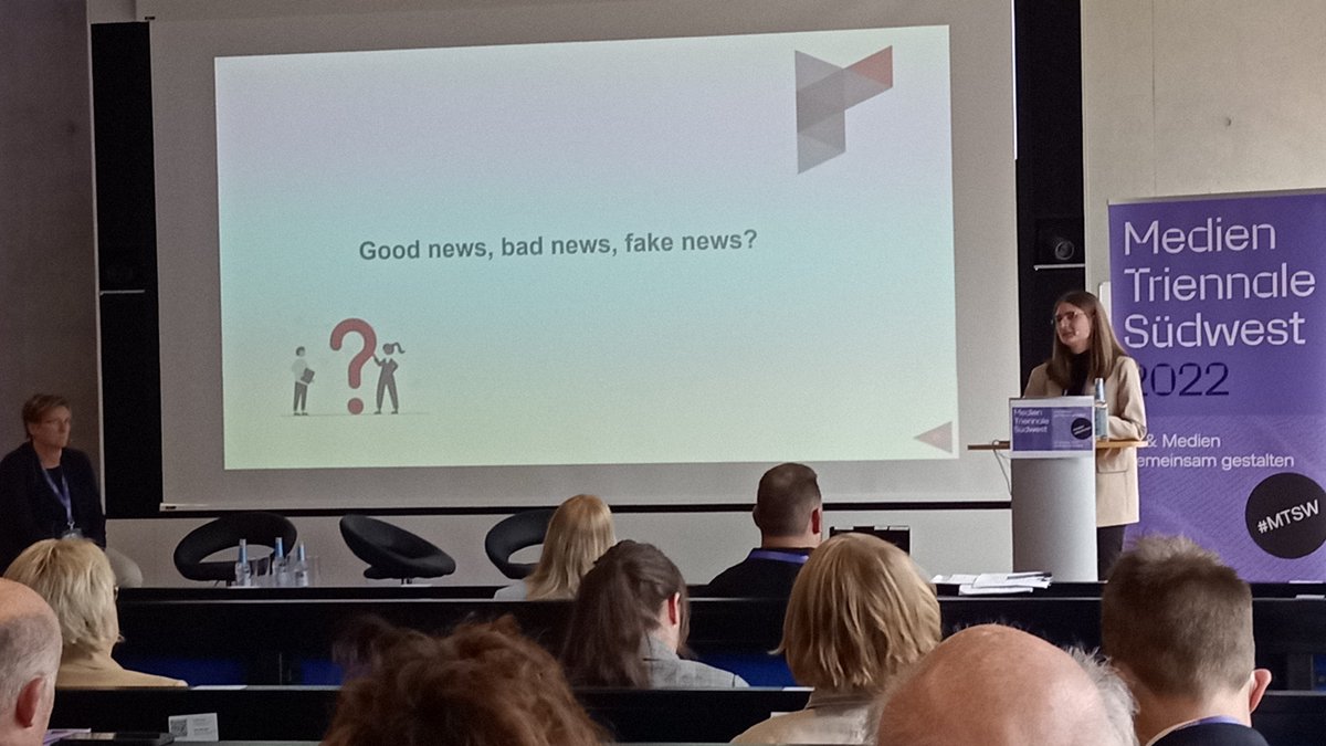 _SilkeHahn's tweet photo. Good news, bad news, fake news? Rechtsanwältin Karin Potel spricht bei der #MTSW https://t.co/GT35Aai7Xj