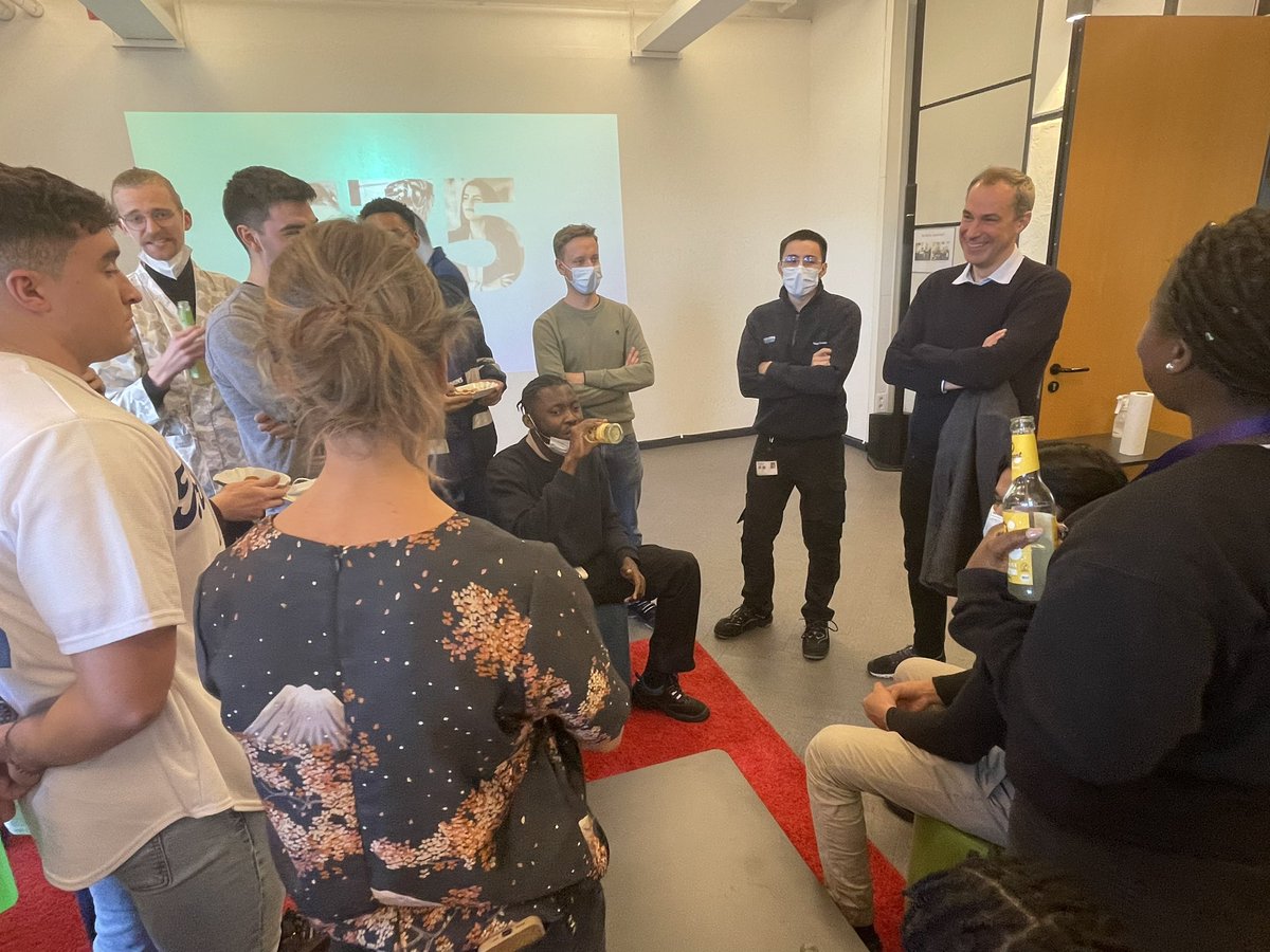 NeikeCedrik's tweet photo. What could be better than celebrating the history of our company together with the future of our company? 🎉  

Today I met our apprentices and students in #Berlin to celebrate the 175th anniversary of the founding of our company. 🎂 Happy Birthday, @Siemens! 

#Siemens175 https://t.co/lGHbNwfg7Q