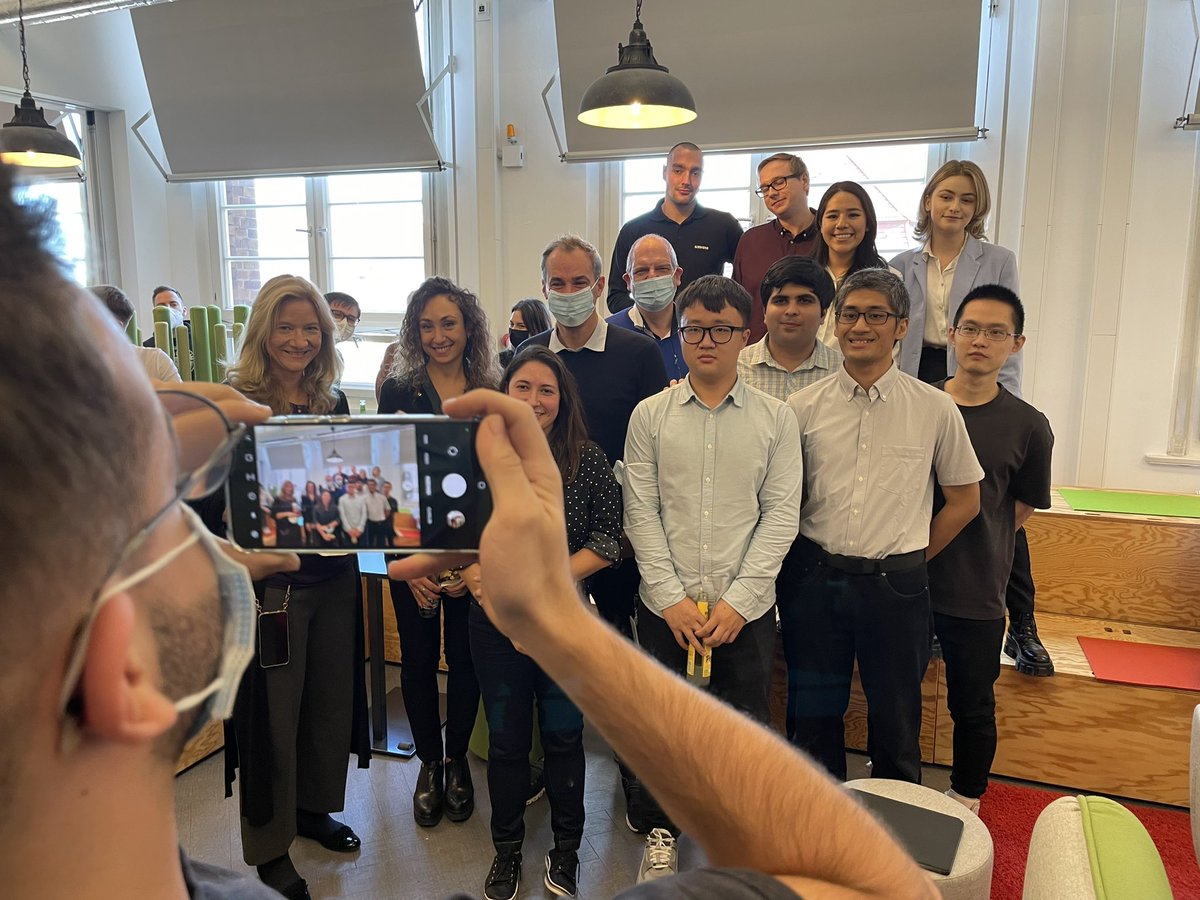 NeikeCedrik's tweet photo. What could be better than celebrating the history of our company together with the future of our company? 🎉  

Today I met our apprentices and students in #Berlin to celebrate the 175th anniversary of the founding of our company. 🎂 Happy Birthday, @Siemens! 

#Siemens175 https://t.co/lGHbNwfg7Q