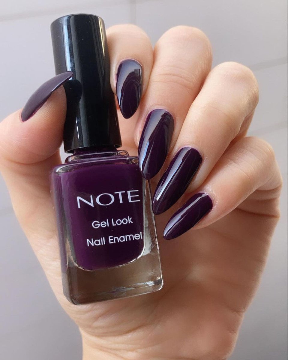 notecosmeticng's tweet photo. This gorgeous #GelLook shade has us ready for fall! 💜 @_ojelerce wears #19 deep plum that will perfectly compliment your cozy sweaters, autumnal scarves, and pumpkin spice lattes. ☕️
#notecosmeticsnigeria #spreadbeauty #mua #makeup #makeuptutorial #cosmetics #beauty #lagos https://t.co/o9YI9VVoLG