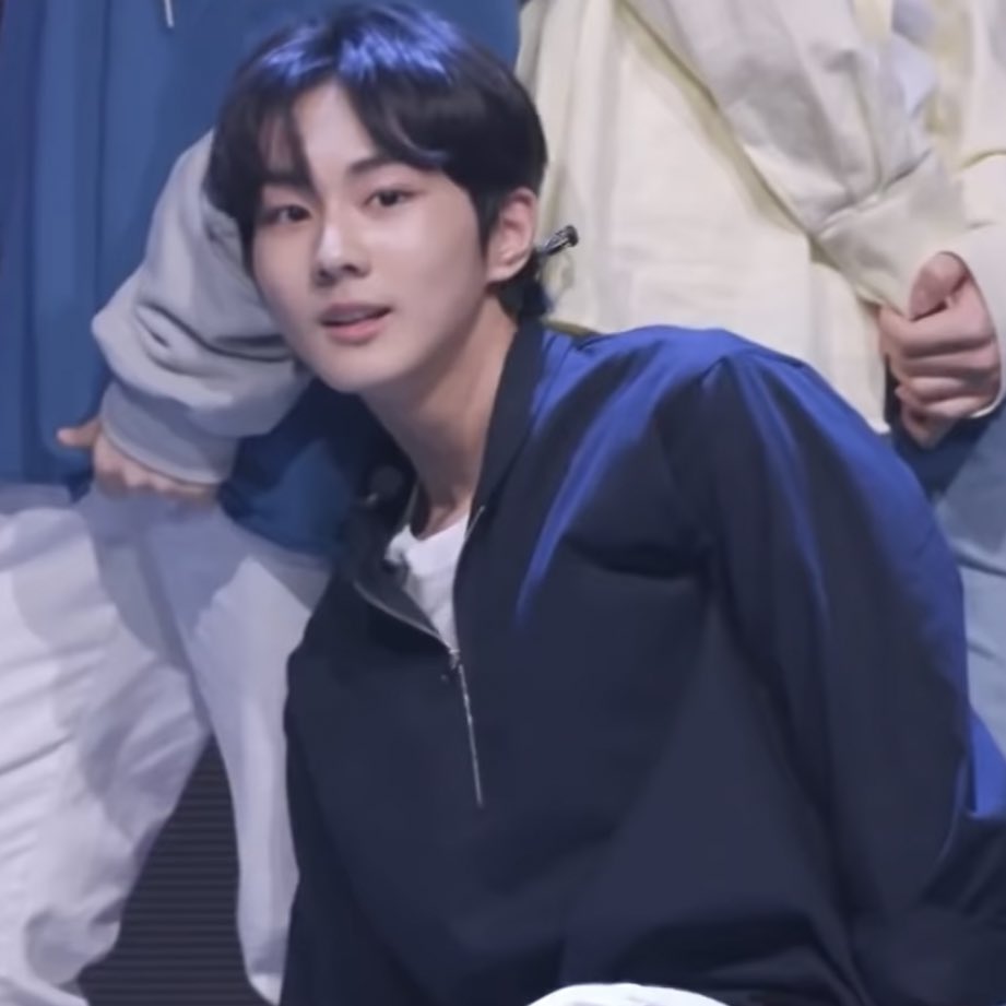 바보윙크 tweet media