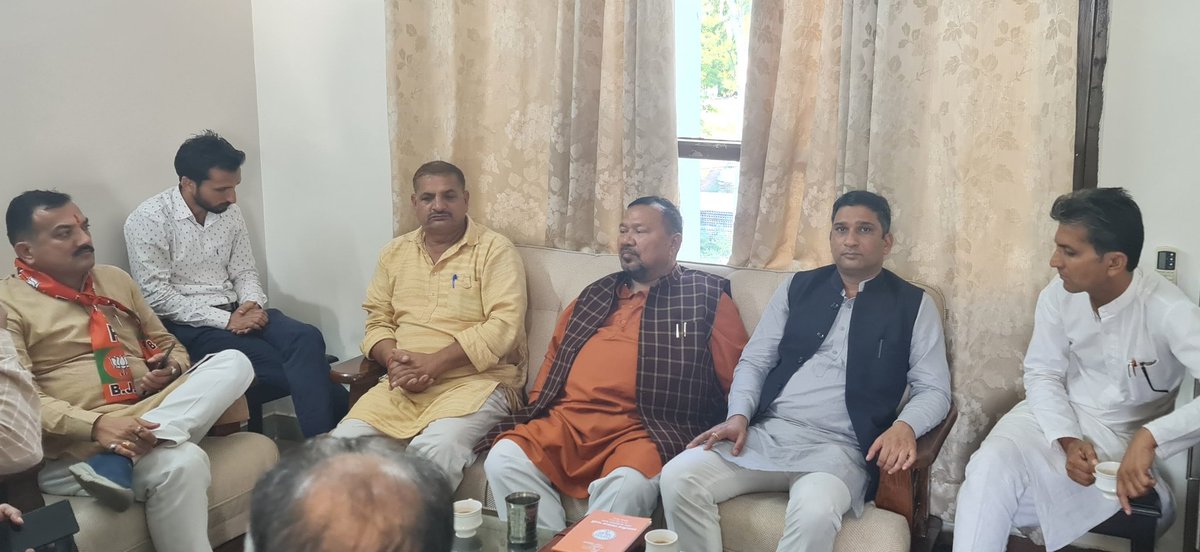 AshutoshbjpSln's tweet photo. आदरणीय प्रधानमंत्री श्री @narendramodi जी की ऊना में होने वाली विशाल जनसभा को लेकर संख्या की दृष्टि से नालागढ़ मंडल की बैठक सम्पन्न हुई।

शिमला संसदीय क्षेत्र के प्रवासी प्रभारी श्री @DanSinghRawat1 जी बैठक में विशेष रूप से उपस्थित रहे। https://t.co/IRtoqM01yB