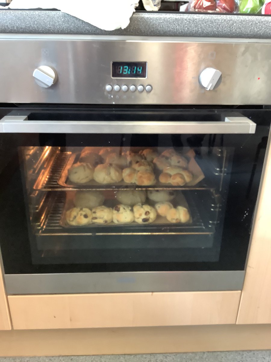 Barfordstpeters's tweet photo. Year 2 have been making Great Fire of London cakes today! They are traditional rock cakes. We made dairy free versions too. #bsphistory #bspcooking #bspdt https://t.co/imxrOxcYQz