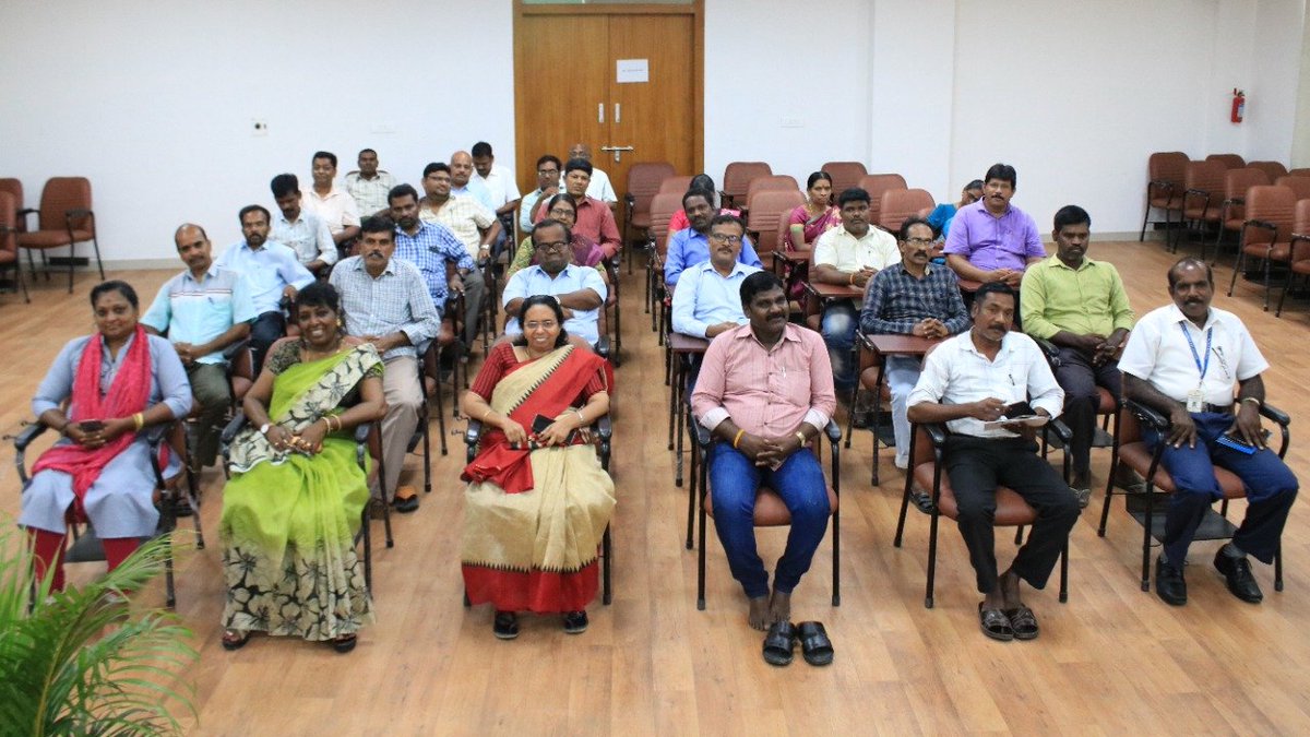 CICTOfficial's tweet photo. #செம்மொழி நாள் விழா
செம்மொழித் #தமிழாய்வு மத்திய நிறுவனம் நடத்திய செம்மொழி நாள் விழா நிறுவனத்தில் உள்ள #திருவள்ளுவர் அரங்கில் நடைபெற்றது.
நாள் : 12-10-2022
#தமிழ் #தமிழ்நாடு #ClassicalLanguage #ClassicalLanguageDay #TamilNadu
@RChandr85438687 https://t.co/mYa5bay8MJ