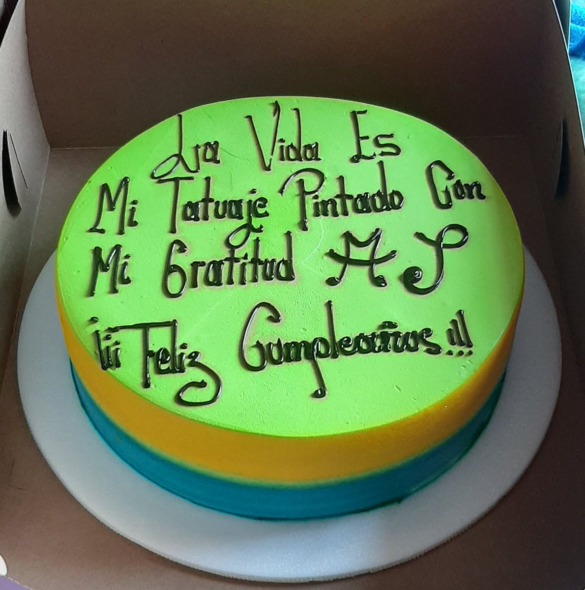 anddy1110's tweet photo. Carol saca el videoclip y a mi me dan esta torta de 💚💛💙 que sincronía 😭🥺 El día empezó perfecto en este cumpleaños
#VerdeAmarilloAzul https://t.co/Tcwat0vLHS