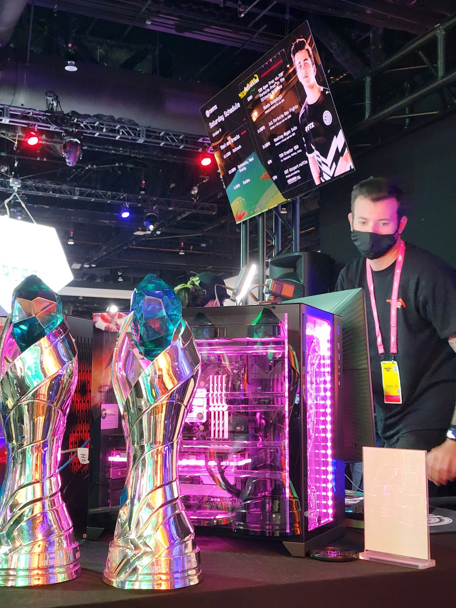 EKbyLMTEK's tweet photo. @Intel Creator Challenge and #Twitchcon22 were fascinating! Congratulations to @BlueHorse_STU for winning! @pcwerkz, @Rhoadspc, @liquidhaus also created incredible works of art. Special thanks to @TSM and @LogitechG for partnering with us for these amazing events! https://t.co/WUUnGPQC1B