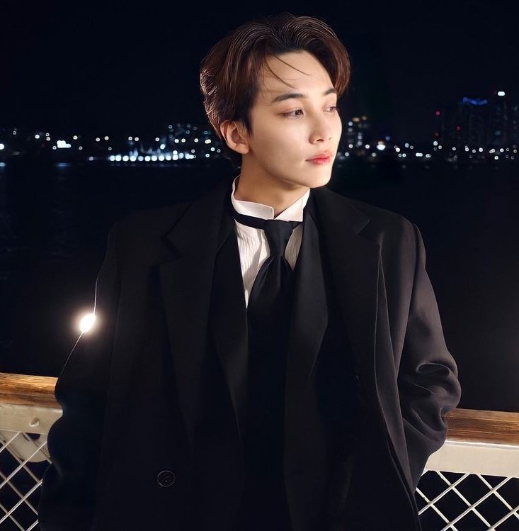 D2Nol0ve's tweet photo. #윤유사 
동네개백수 오빠 윤뎡한 
허구언날 게임방 들락날락에다 늘어진 츄리닝 입고 슬리퍼 질질 끌고 다님
가끔은 초딩보다 더 유치해서 저 새끼는 언제 사람 되나 늘 생각했는데 
하루는 옷 깔쌈하게 입고 나오는 모습 보고 설렜다가 어디 가는 거냐고 물어봤더니 자기 첫사랑 만나러 간다고 하면 https://t.co/79qtW1WXGA