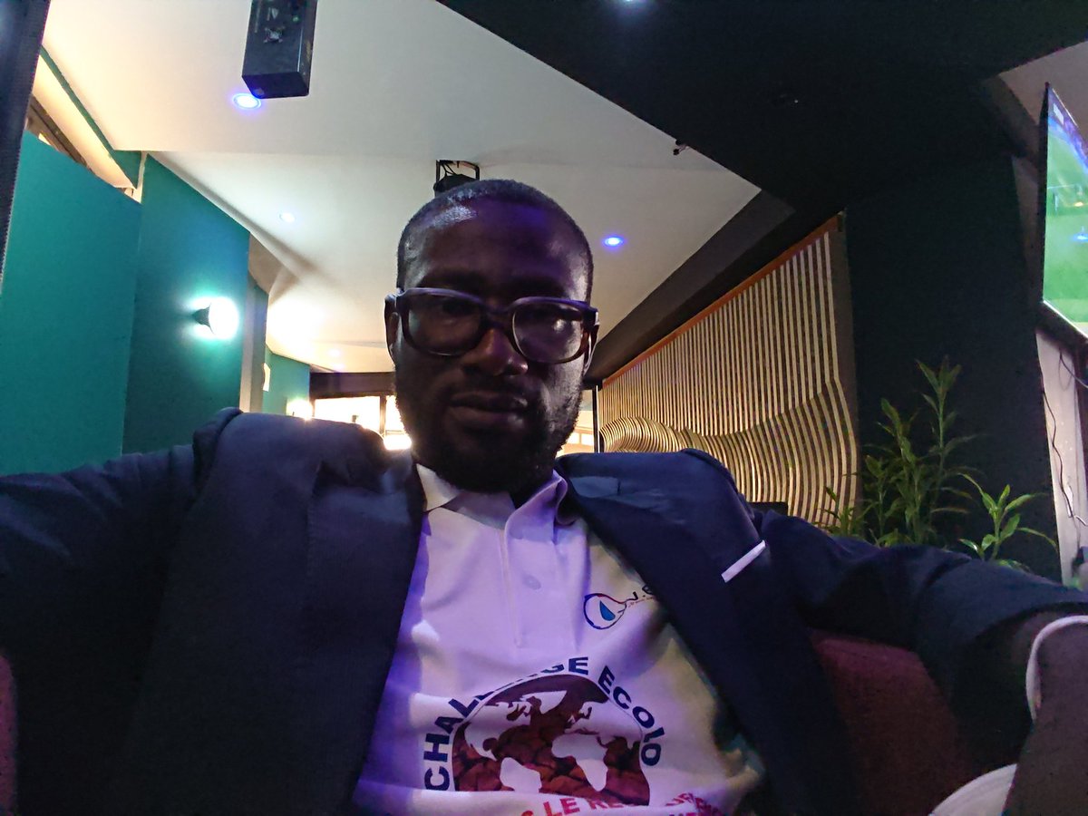 AngeloToueli's tweet image. Mon cadet, mon ami et pote en toute situation. Après une entrevue Importante 👌, on prend une pose déjeuner quelque part à Bastos.

Nous sommes au service du #Cameroun et pour la protection de notre planète 🌏

#WESD
#PCE3 
#pourunmondeprevoyant