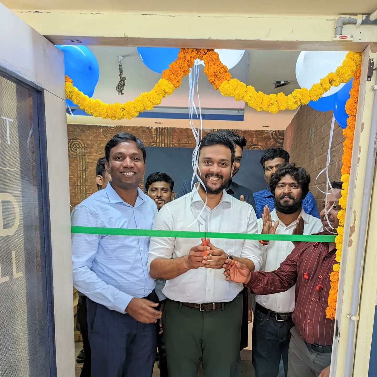 ASelloldgold's tweet photo. After the successful branch launch at Mumbai, Zaveri Bazar in September 2022, Augmont Gold For All is super excited to announce the inauguration of its Sell Old Gold branch launch in Hyderabad, India today (12th of October, 2022). 

#Augmont #AugmontGold #AugmontGoldForAll https://t.co/52q6sF1ORr
