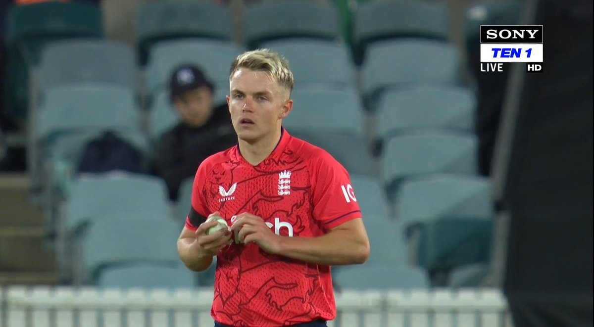 mufaddal_vohra's tweet photo. What a spell by Sam Curran - 3/25 in 4 overs with the wickets of Maxwell, Stoinis and Tim David. A top class performance by Curran to help England seal the series. https://t.co/BuaK6wqSRf