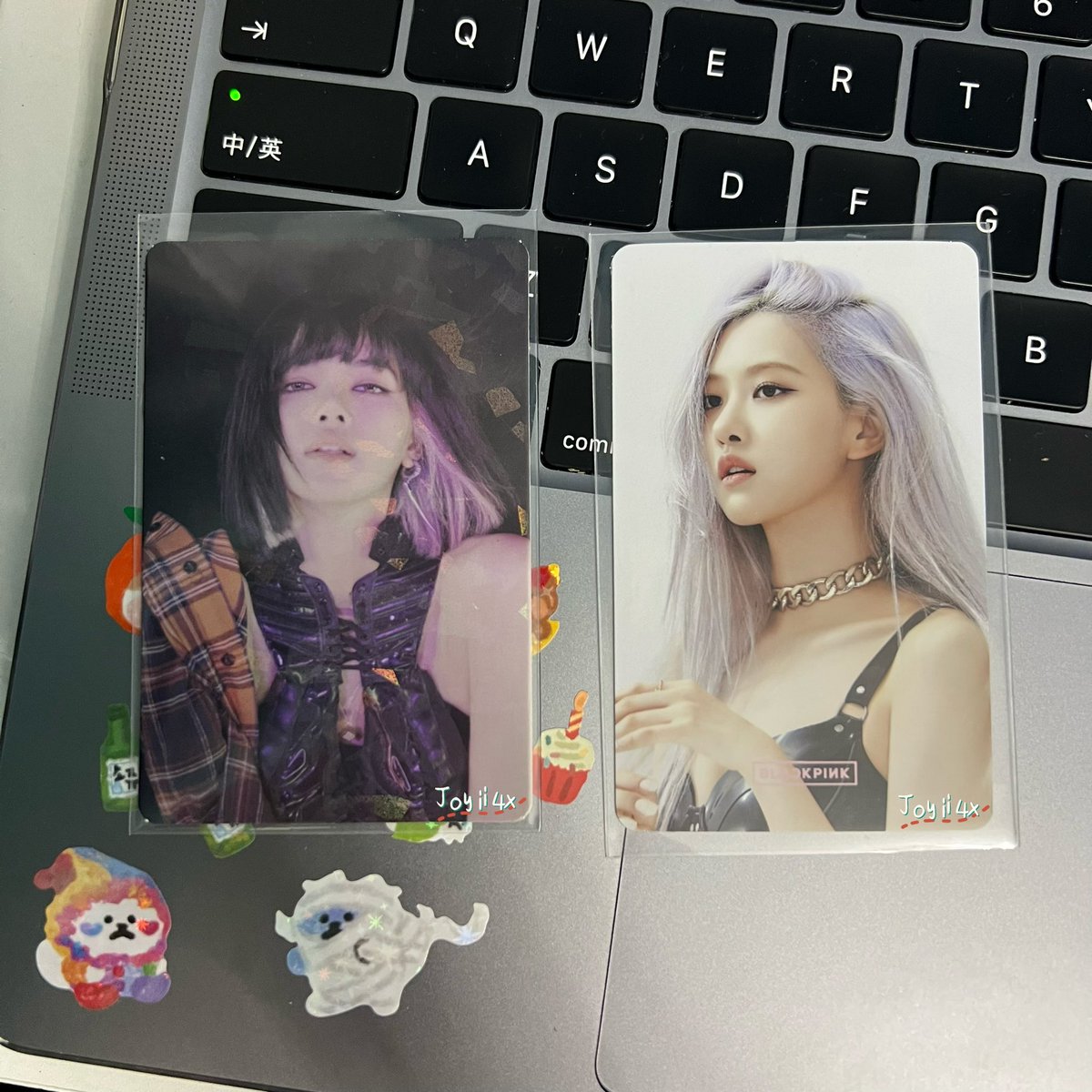 Joyii4x's tweet photo. @iancart_ Hii here is the feedback though it has been a bit late hehe LISA and ROSÉ have reached my home safely and smoothly!! thx🥰🥰 https://t.co/xOgGH1SgvY