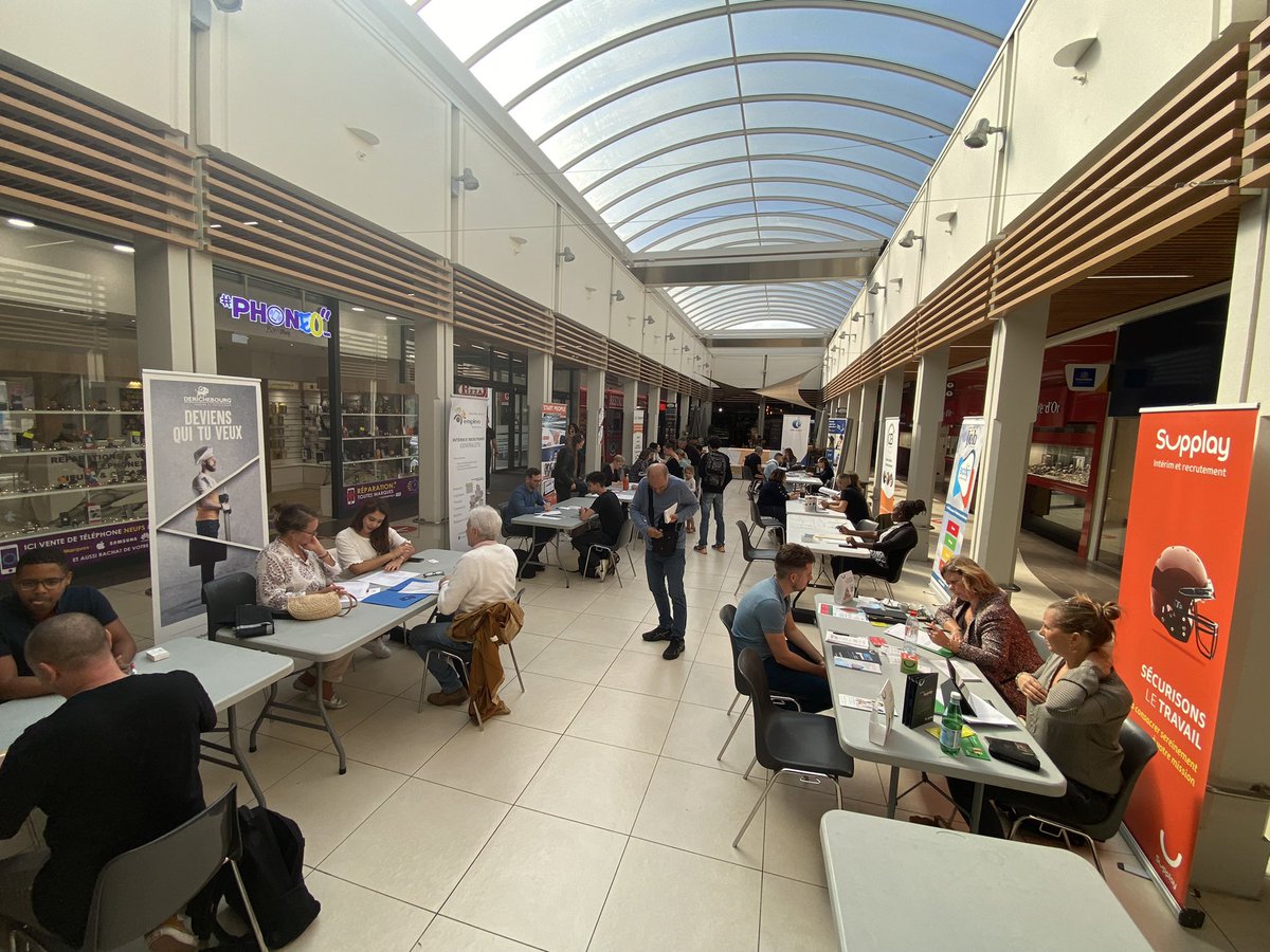 BenoitMontbel's tweet photo. En place sur le #jobdating Interim dans la galerie de carrefour Saint jean de Vedas. 20 agences intérim reçoivent des demandeurs d’emploi dans tous les secteurs. #TousMobilises #poleemploimasdegrille #interim https://t.co/RB5jiAlB69