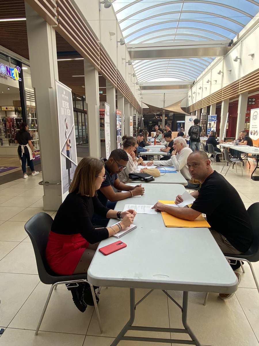 BenoitMontbel's tweet photo. En place sur le #jobdating Interim dans la galerie de carrefour Saint jean de Vedas. 20 agences intérim reçoivent des demandeurs d’emploi dans tous les secteurs. #TousMobilises #poleemploimasdegrille #interim https://t.co/RB5jiAlB69