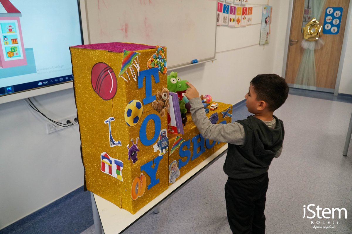 iStemKoleji's tweet photo. İngilizce konuşma pratiği yapmaya teşvik etti.
#roleplay #toyshop #FunwithEnglish #imagination #playshops #istemkoleji #eğitimeiyigelecek #atölyeakademi #İStemKolejiİlkokul https://t.co/rztksi72Ow