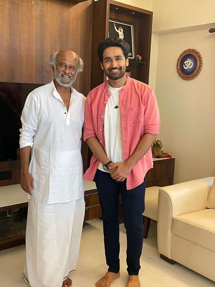 onlynikil's tweet photo. Actor @amitashpradhan met #Superstar @rajinikanth along with #Paramporul Director @aravind275 on his birthday and received his blessings.
#HappyBirthdayAmithash
#HBDAmithash https://t.co/KLrC6YuZGw