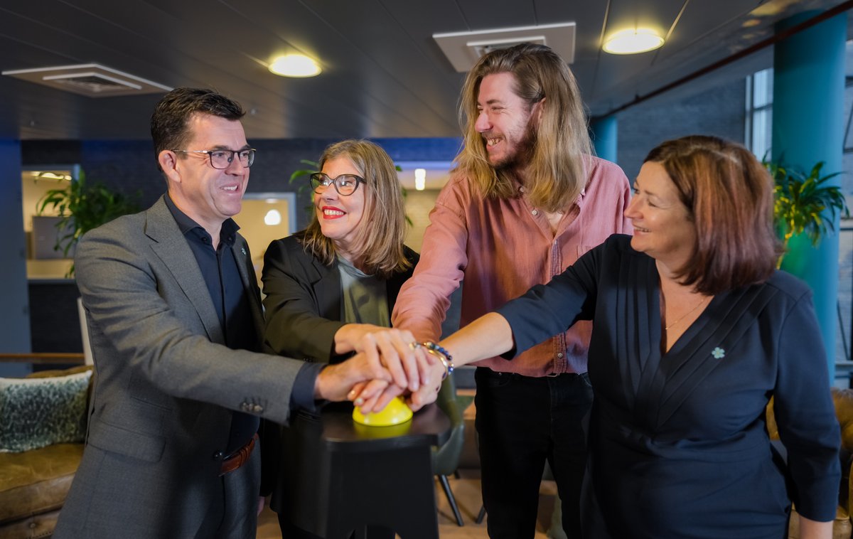 Jongeren zijn onmisbaar voor de #dementievriendelijke samenleving, 55% weet weinig over #dementie. Daarom startten wij woensdag met het jongerenprogramma van <a href="/SamenDV/">Samen dementievriendelijk</a> bij <a href="/ROC_MN/">ROC Midden Nederland</a>. <a href="/FrankvdLende/">Frank van der Lende</a> interviewde  <a href="/ministerLZS/">ministerLZS</a> en <a href="/juliemeerveld/">Julie Meerveld</a> over #dementiebelang.