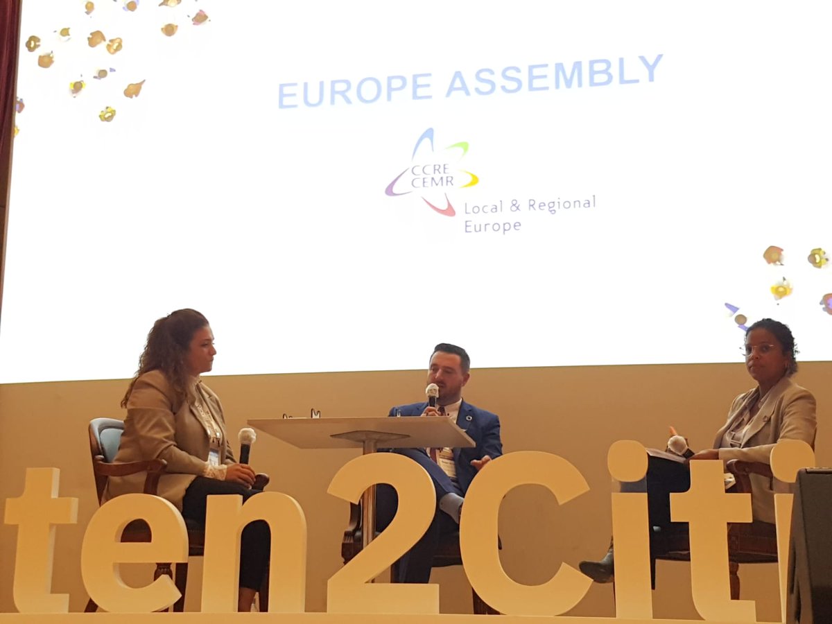 vvsg's tweet photo. 🗣️'Voorbije &amp; huidige crisissen hebben aangetoond dat we globale en lokale oplossingen nodig hebben,' zegt Ban Ki-moon
📍@RutgerDeReu &amp; Hanne Albers zijn op het #UCLGcongres
⚙️Ze brengen Vlaamse cases, nemen deel aan politieke discussies en netwerken met onze zusterverenigingen. https://t.co/dXIKS4qaQQ