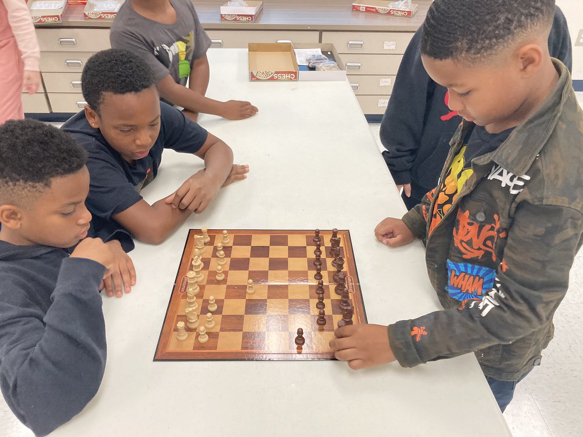 wbwickertigers's tweet photo. What a wonderful turnout for our first day of chess club. 4th &amp; 5th grade club members will meet each Wed &amp; Fri from 7:30-7:55. If any of our followers would like to help with chess club reach out to us. We’d love to have your support. https://t.co/sgb6b2nj8C