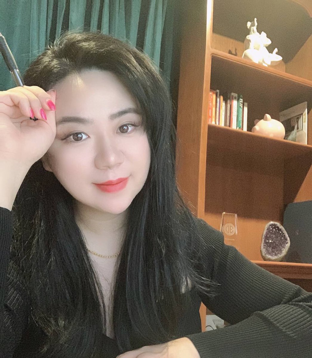 JinoLing's tweet photo. 乖宝的自嗨时间，自娱自乐中😍 https://t.co/oAdlIbQmq1