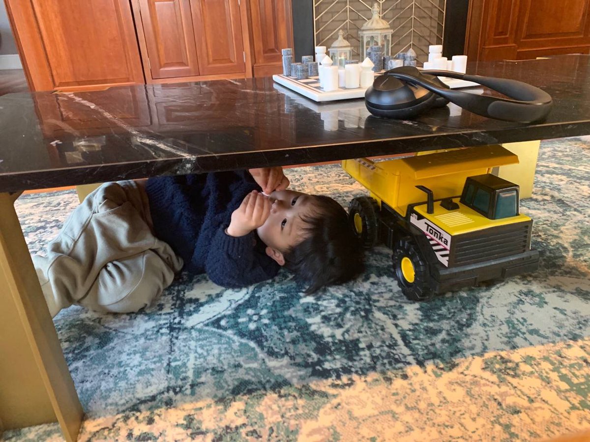 JinoLing's tweet photo. 乖宝的自嗨时间，自娱自乐中😍 https://t.co/oAdlIbQmq1