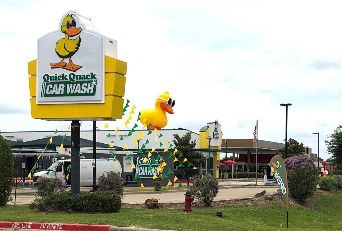 BullseyeBalloon's tweet photo. Pennants, flags, and a custom duck inflatable are installed by Bullseye Promotions at every opening of this Nationwide carwash!

Line of sight advertising works wonders for location visibility.

https://t.co/wEsCL3453u https://t.co/oFc7GVLcmH