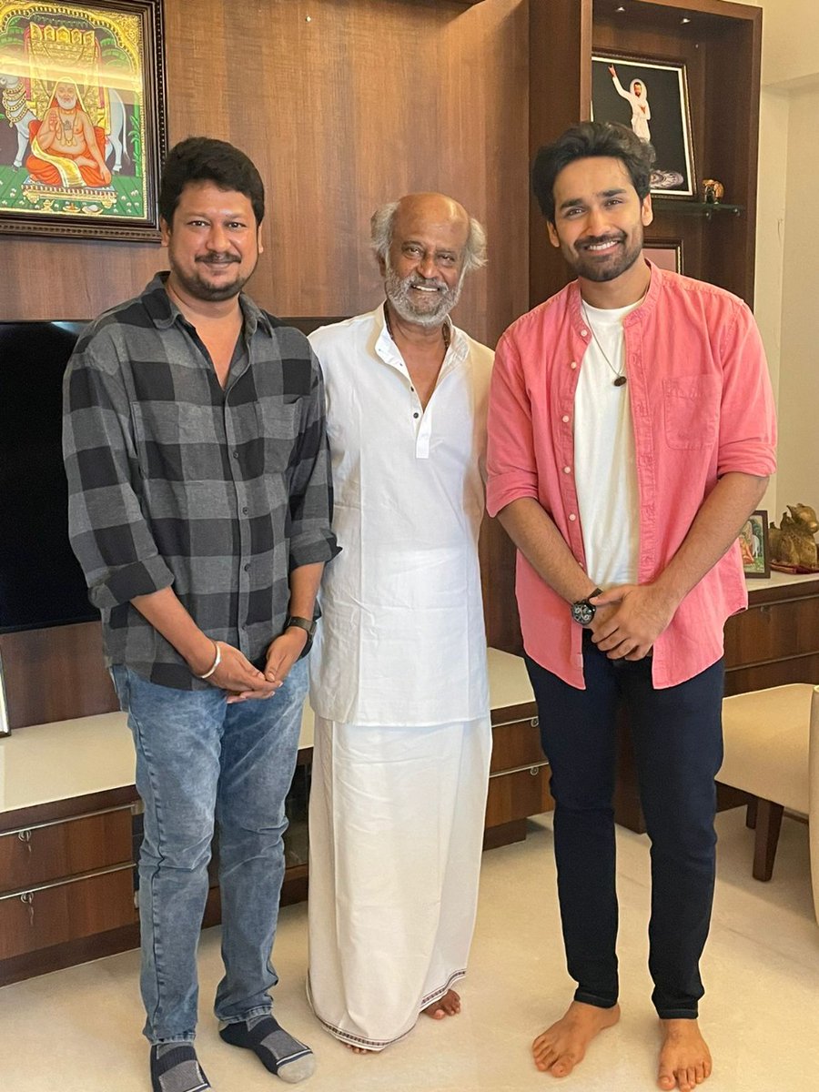 JayaTvOfficial's tweet photo. Actor @amitashpradhan met #Superstar @rajinikanth along with #Paramporul Director @aravind275 on his birthday and received his blessings.
#HappyBirthdayAmithash #HBDAmithash
@onlynikil #NM https://t.co/cOLiDrWVWv