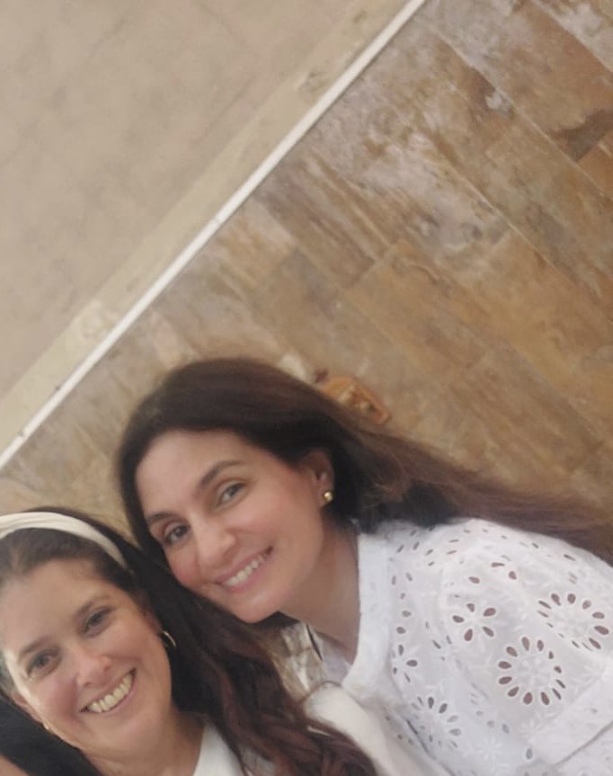 MauYunis's tweet photo. Hoy cumple una persona demasiado especial para mi ! La del corazón más grande de este mundo , la que me hace correr siempre y la que me enseñó a ser una mujer agradecida. #siemprejuntas #notienetwitter 😂🫣 https://t.co/JgiBpzveOX