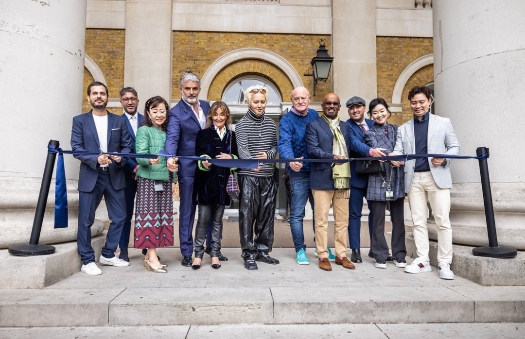 OnlyLookAtMino's tweet image. [‼️] StART Art Global IG update with MINO cutting the opening ribbon at Saatchi Gallery for the StART Art Fair London 2022

▶️ instagram.com/p/CjnL19toioK/…

OHNIM AT SAATCHI GALLERY
#ArtistMINO_StARTArtFairLondon
#MINO #송민호 @official_mino_ #위너 #WINNER @yginnercircle