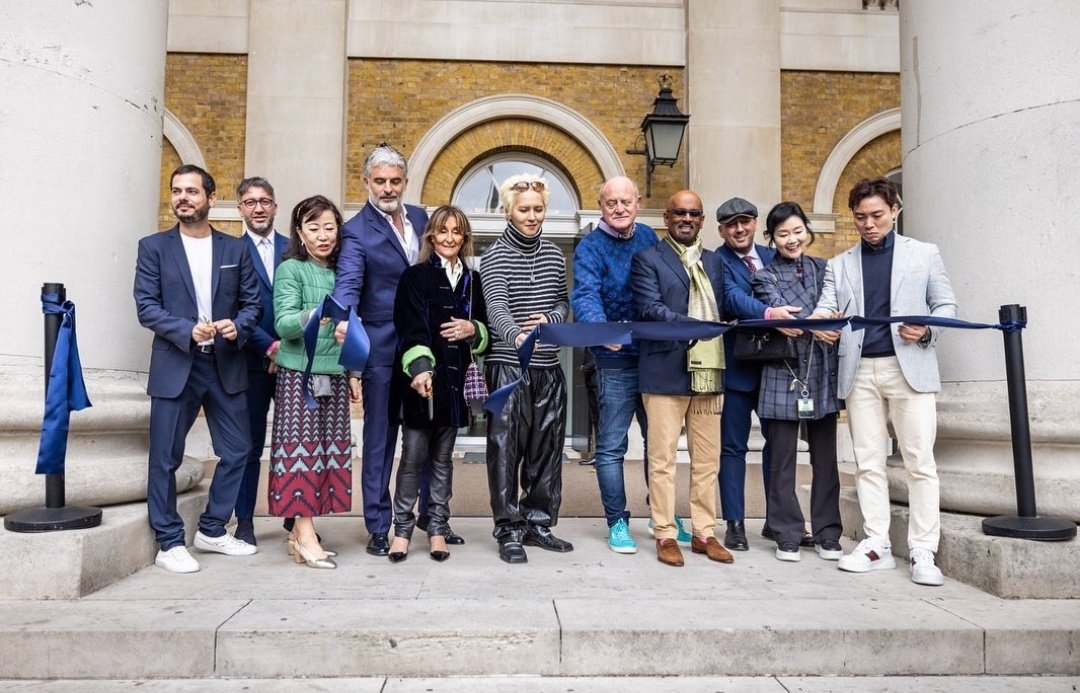 OnlyLookAtMino's tweet image. [‼️] StART Art Global IG update with MINO cutting the opening ribbon at Saatchi Gallery for the StART Art Fair London 2022

▶️ instagram.com/p/CjnL19toioK/…

OHNIM AT SAATCHI GALLERY
#ArtistMINO_StARTArtFairLondon
#MINO #송민호 @official_mino_ #위너 #WINNER @yginnercircle