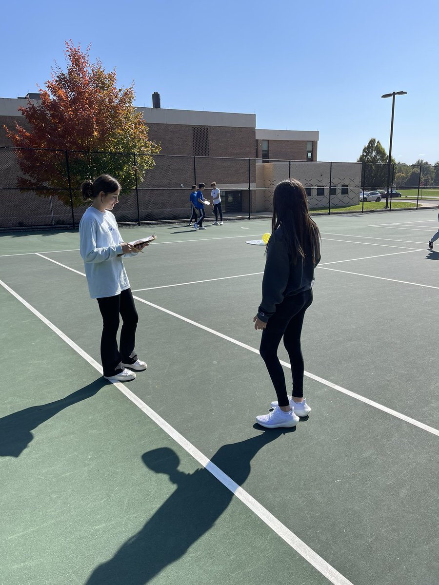 MissBauerHPE's tweet photo. Some of the 9th graders are starting Pickle-ball! First day = Skills with a partner! @HolicongHPE @CBSDhpe https://t.co/yFtUTS2dlK