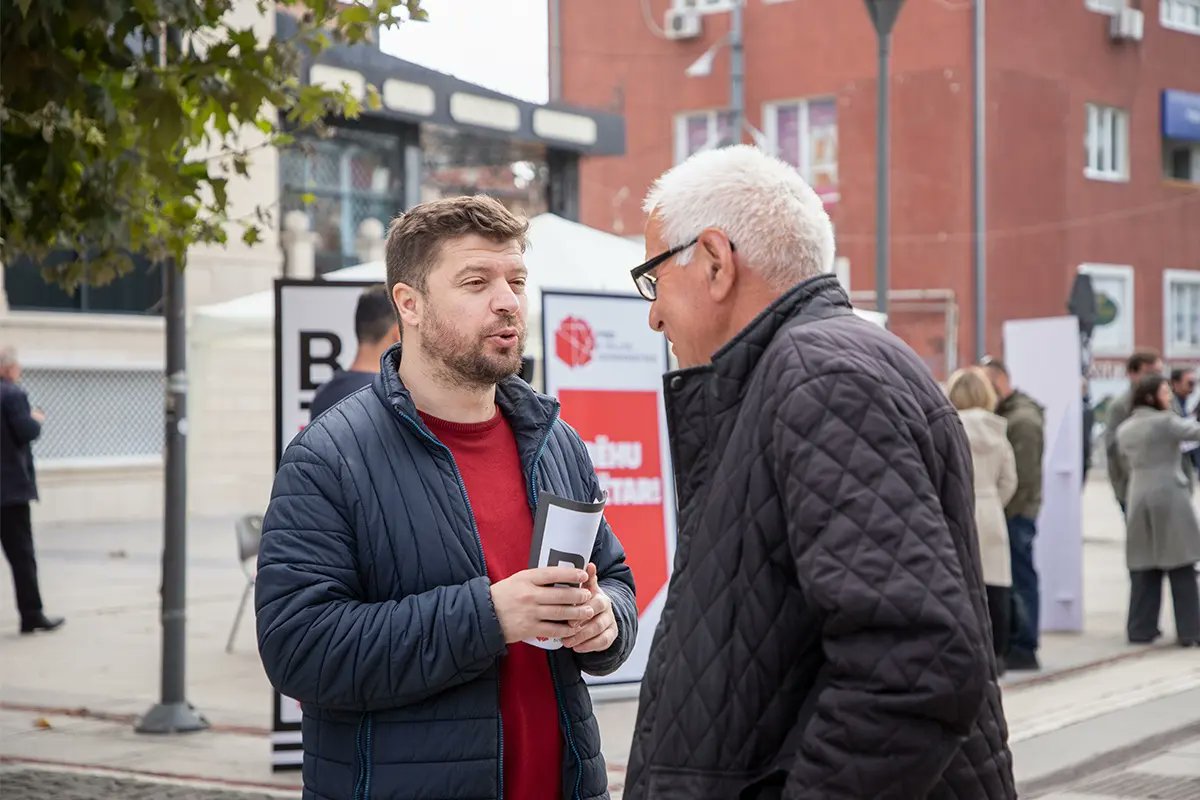 Sdemokratet's tweet photo. Programi BAZË: Politika afirmative, barazi shoqërore 

Qytetarit të Kosovës nuk duhet të trajtohet më si subjekt juridik që regjistrohet në librin e amzës, e as si numër statistikor në tabela Excel-i. Qytetarit të Kosovës i nevojitet një Bazë.

https://t.co/aKRUio93U4 https://t.co/Le36MK5scZ