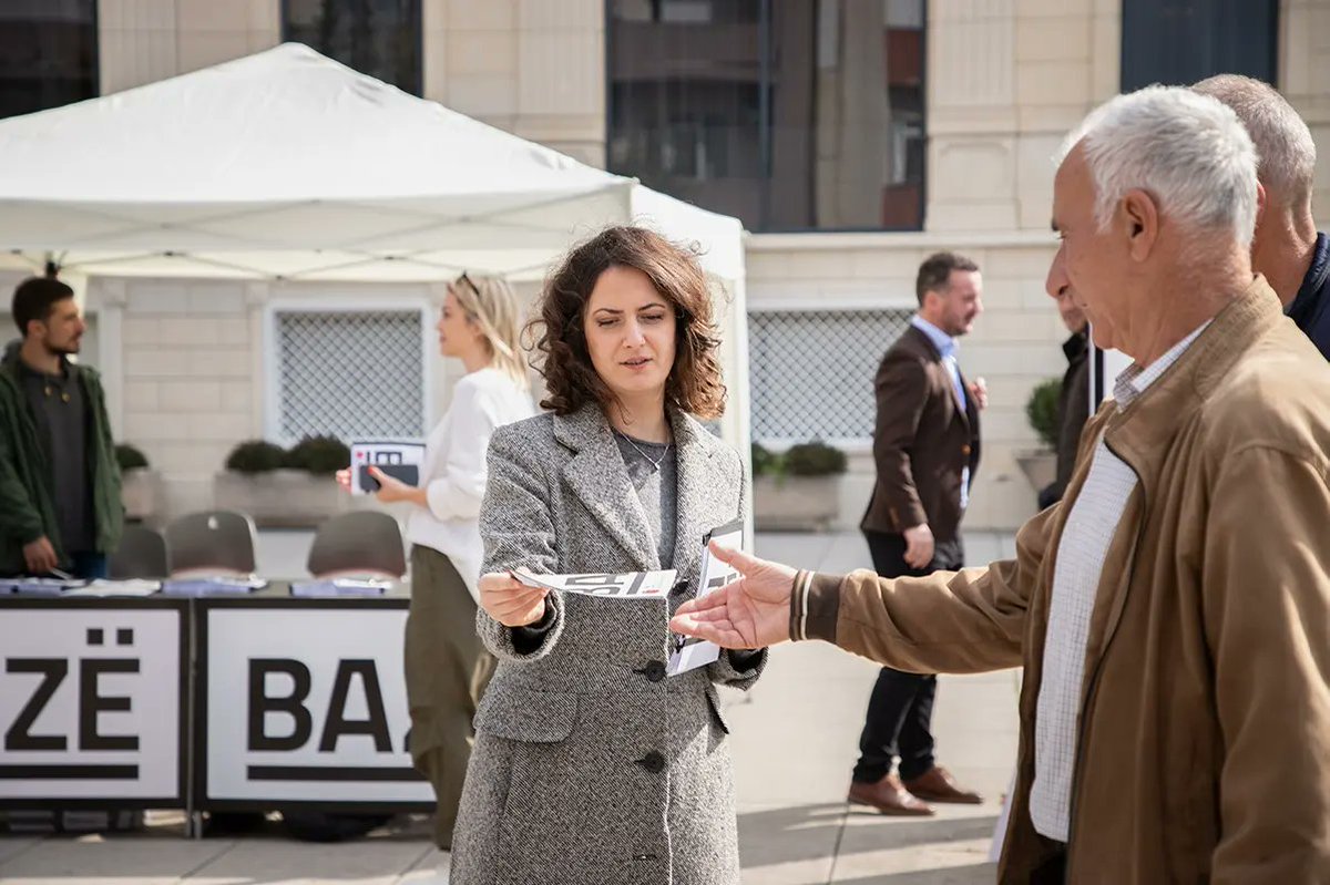 Sdemokratet's tweet photo. Programi BAZË: Politika afirmative, barazi shoqërore 

Qytetarit të Kosovës nuk duhet të trajtohet më si subjekt juridik që regjistrohet në librin e amzës, e as si numër statistikor në tabela Excel-i. Qytetarit të Kosovës i nevojitet një Bazë.

https://t.co/aKRUio93U4 https://t.co/Le36MK5scZ